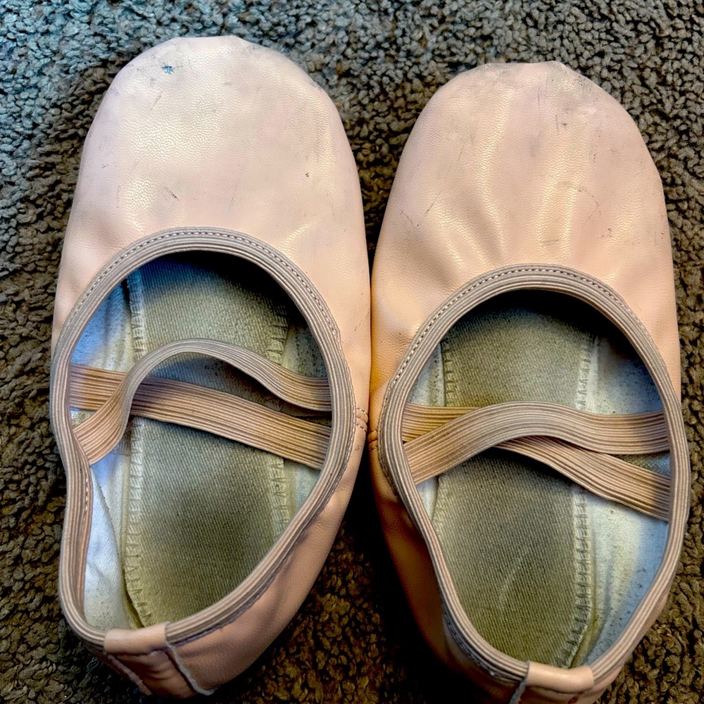Girls ballet shoes. Size 13